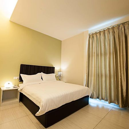 Seven Hotel Putatan Экстерьер фото