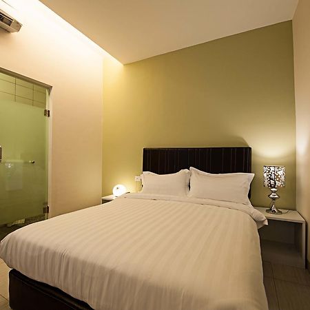Seven Hotel Putatan Экстерьер фото