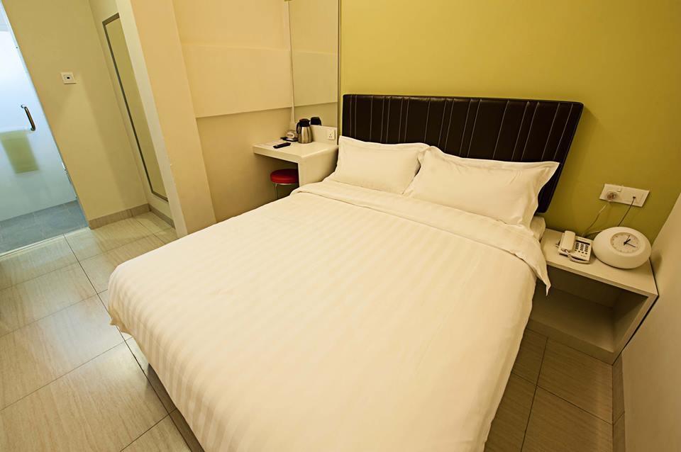 Seven Hotel Putatan Экстерьер фото