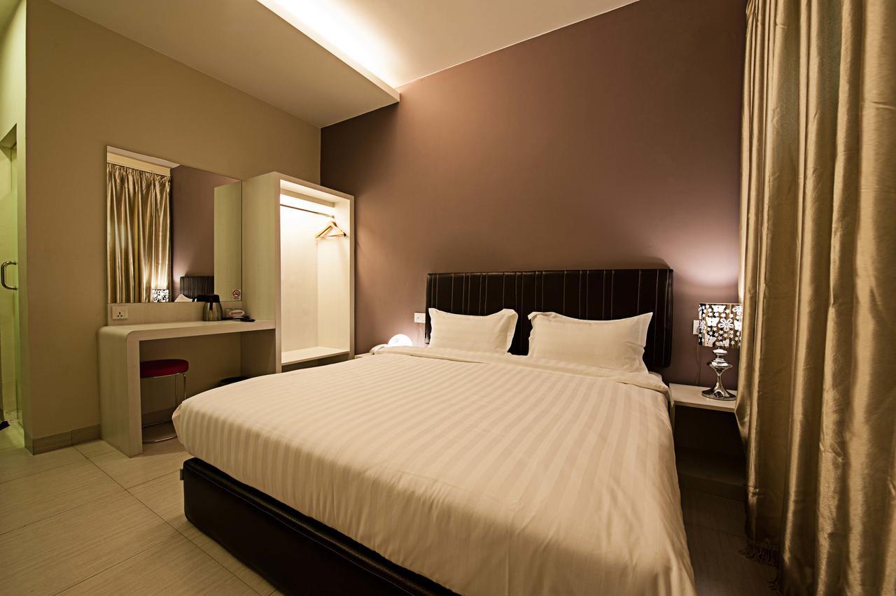 Seven Hotel Putatan Экстерьер фото