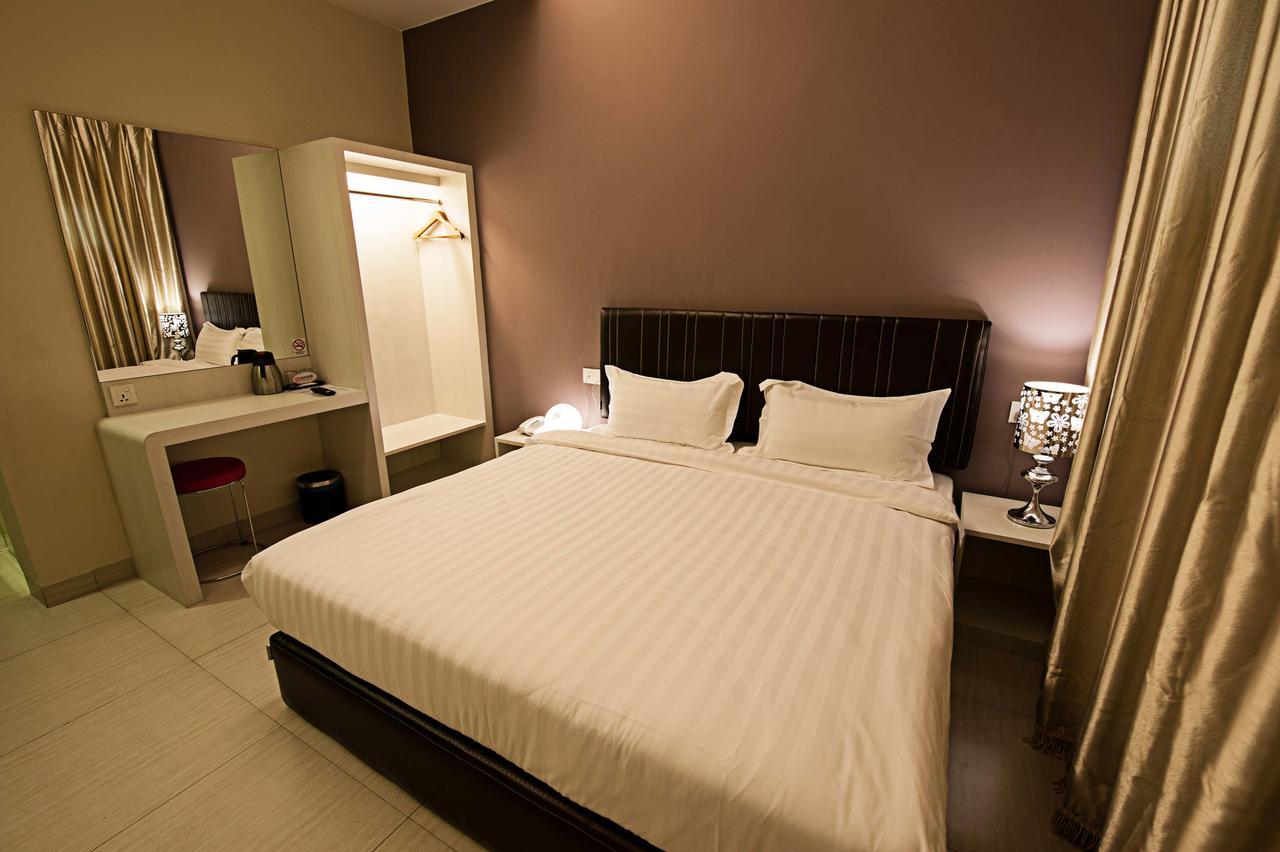 Seven Hotel Putatan Экстерьер фото