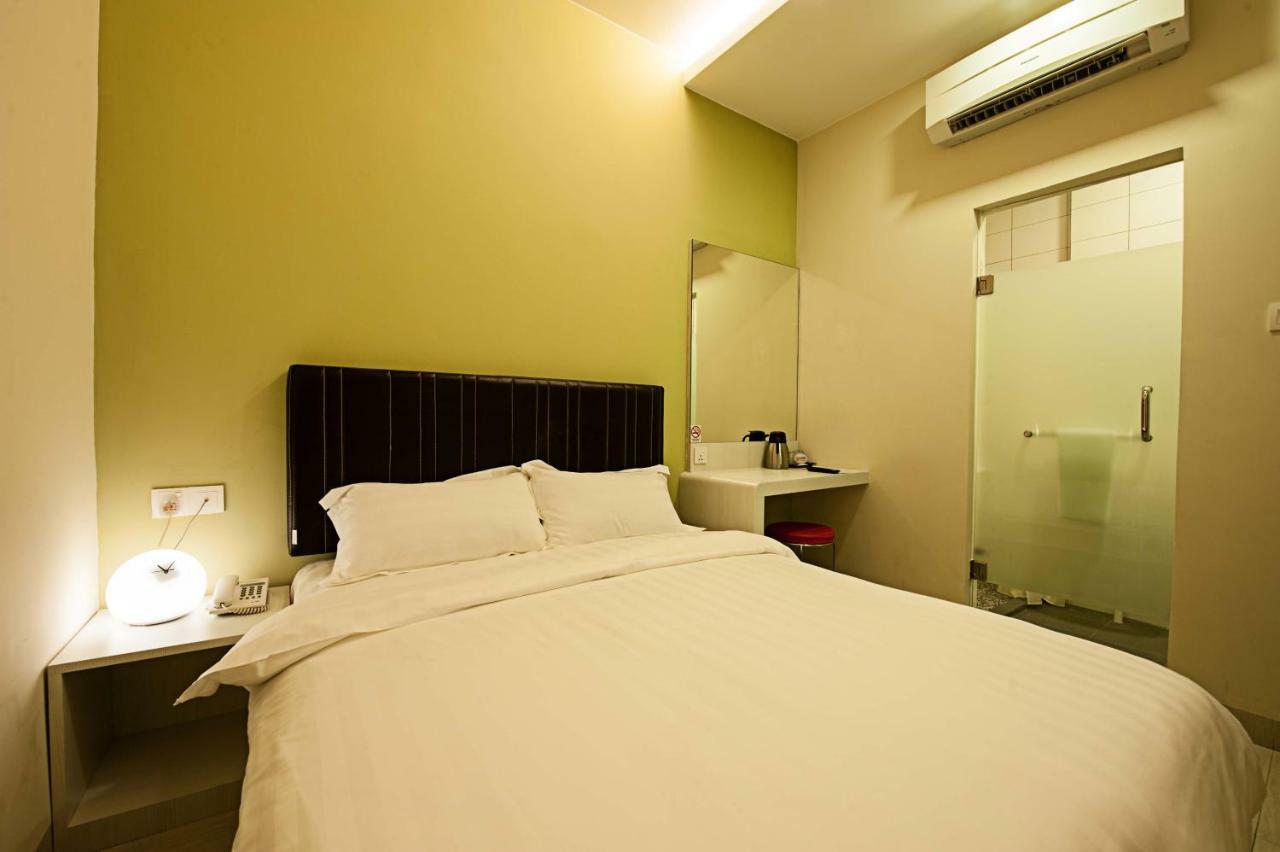 Seven Hotel Putatan Экстерьер фото